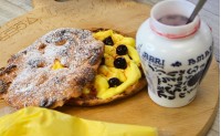 Pizza dolce con amarene e crema pasticcera