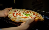 Come cuocere la pizza perfetta a casa
