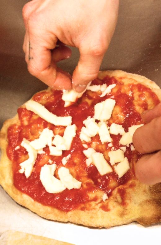 mozzarella-sulla-pizza-GEP