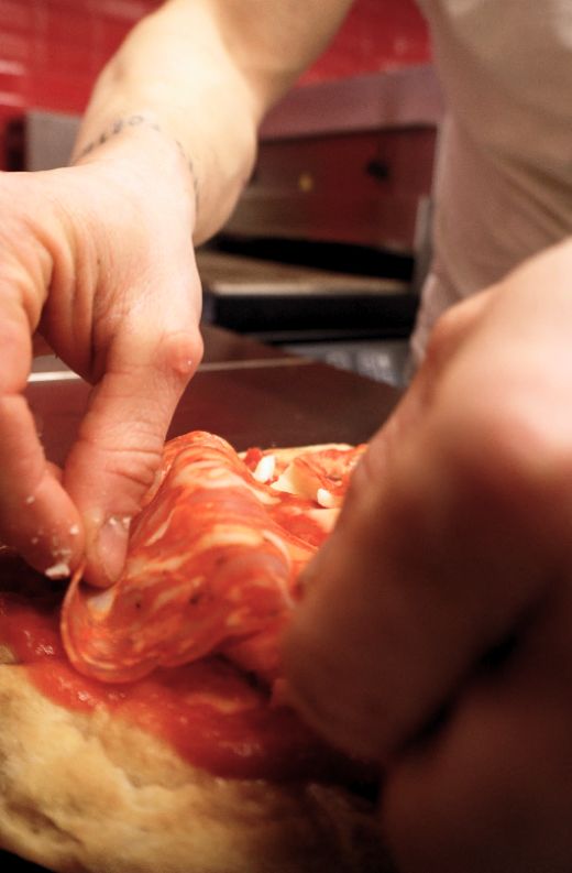 spianata-salame-piccante-sulla-pizza